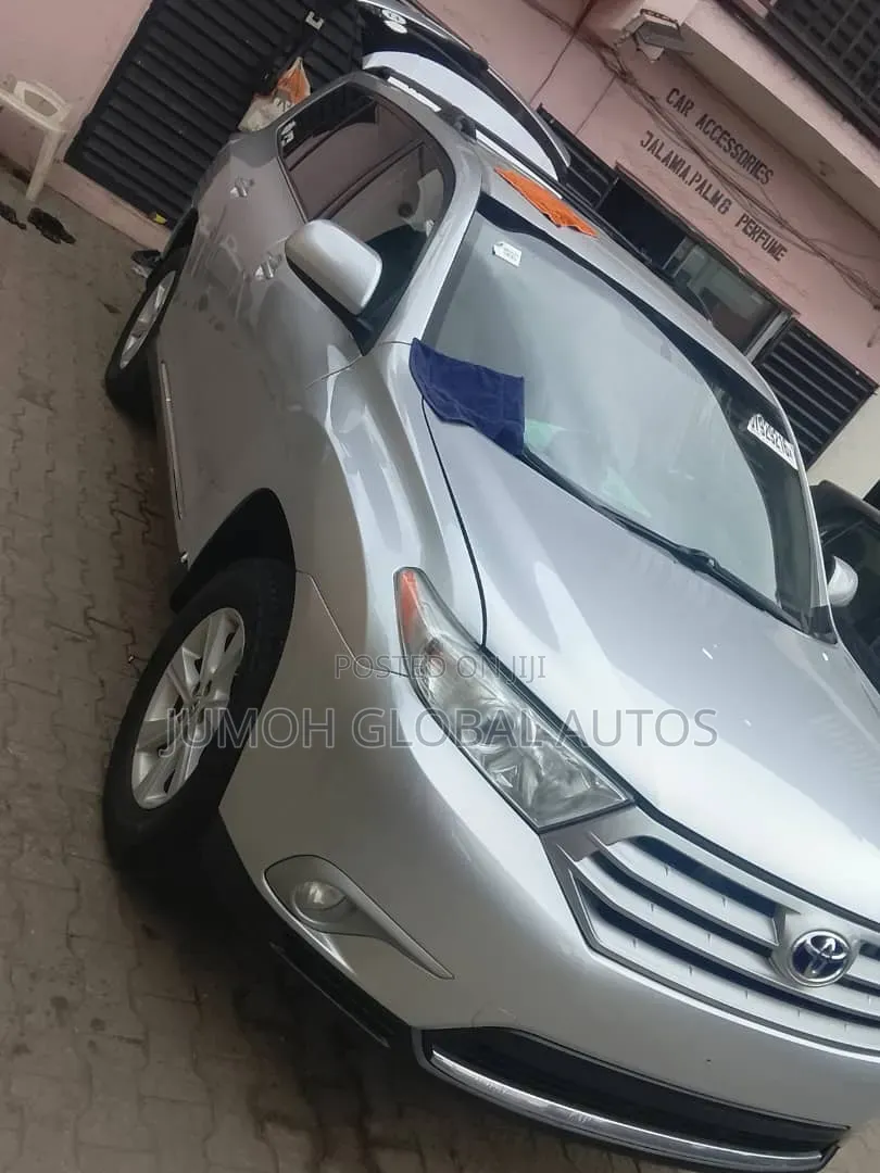 Toyota Highlander 2011 Silver