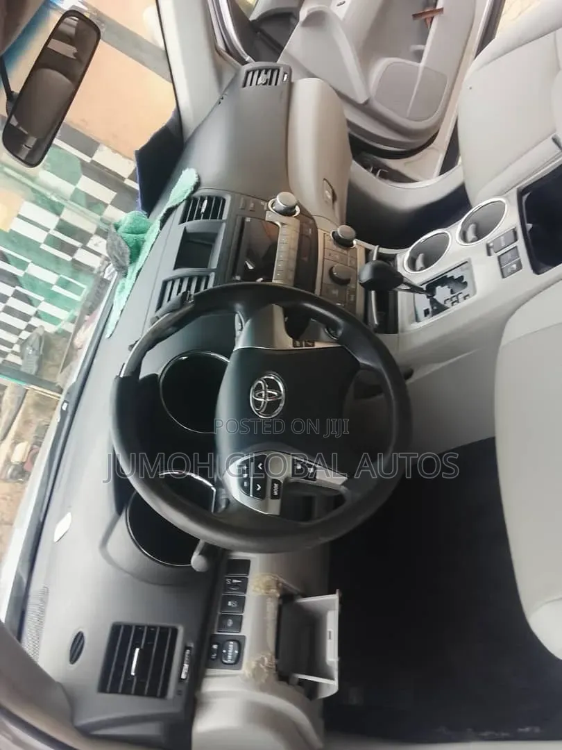 Toyota Highlander 2011 Silver