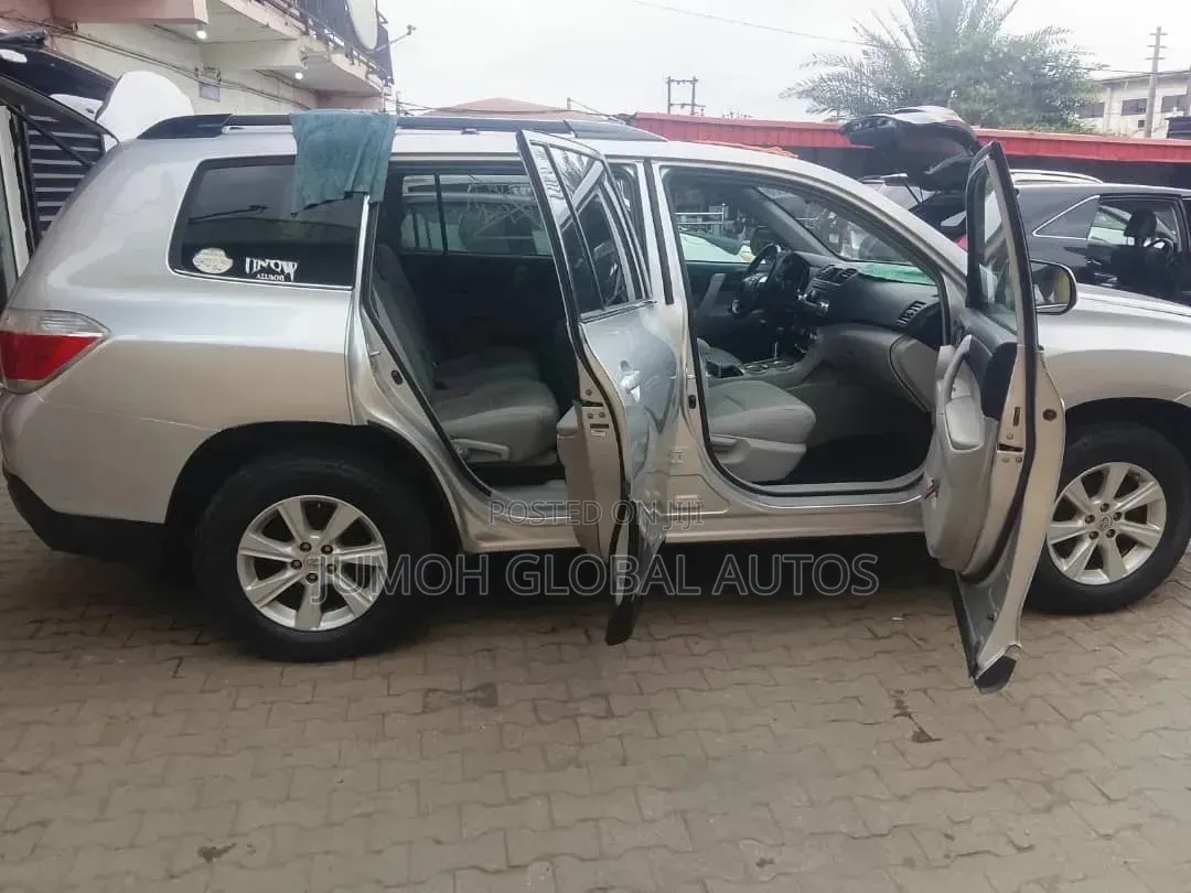 Toyota Highlander 2011 Silver