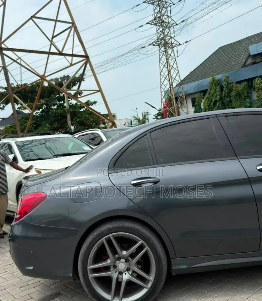 Mercedes-Benz C300 2016 Gray