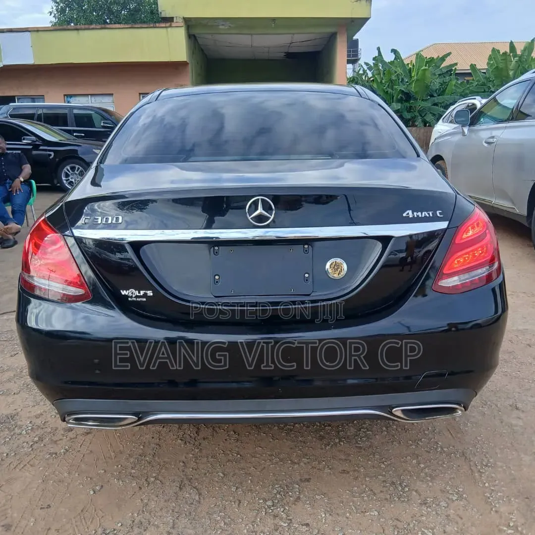 Mercedes-Benz C300 2015 Black