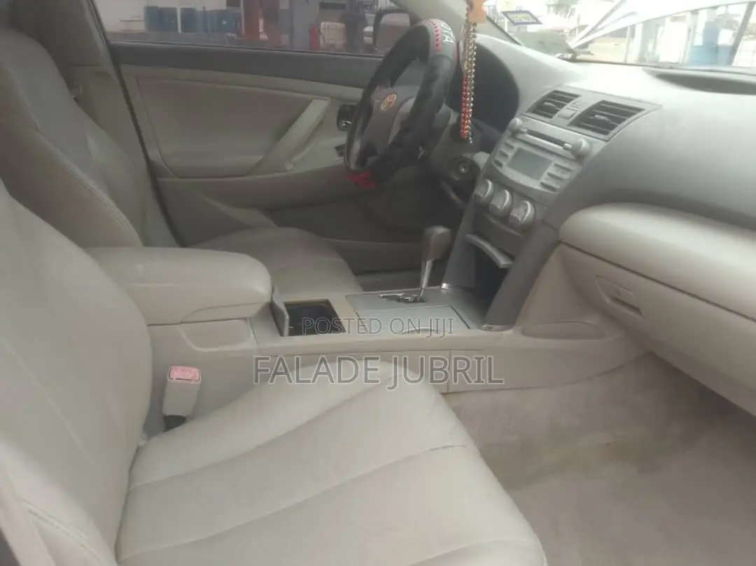 Toyota Camry LE 4dr Sedan (2.5L 4cyl 6A) 2011 Black