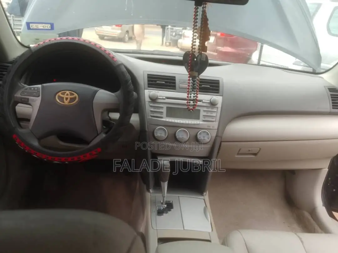 Toyota Camry LE 4dr Sedan (2.5L 4cyl 6A) 2011 Black