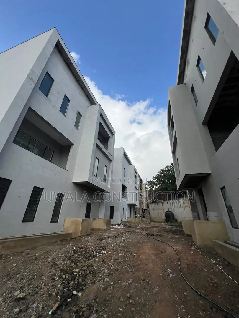6bdrm Duplex in Guzape District for sale
