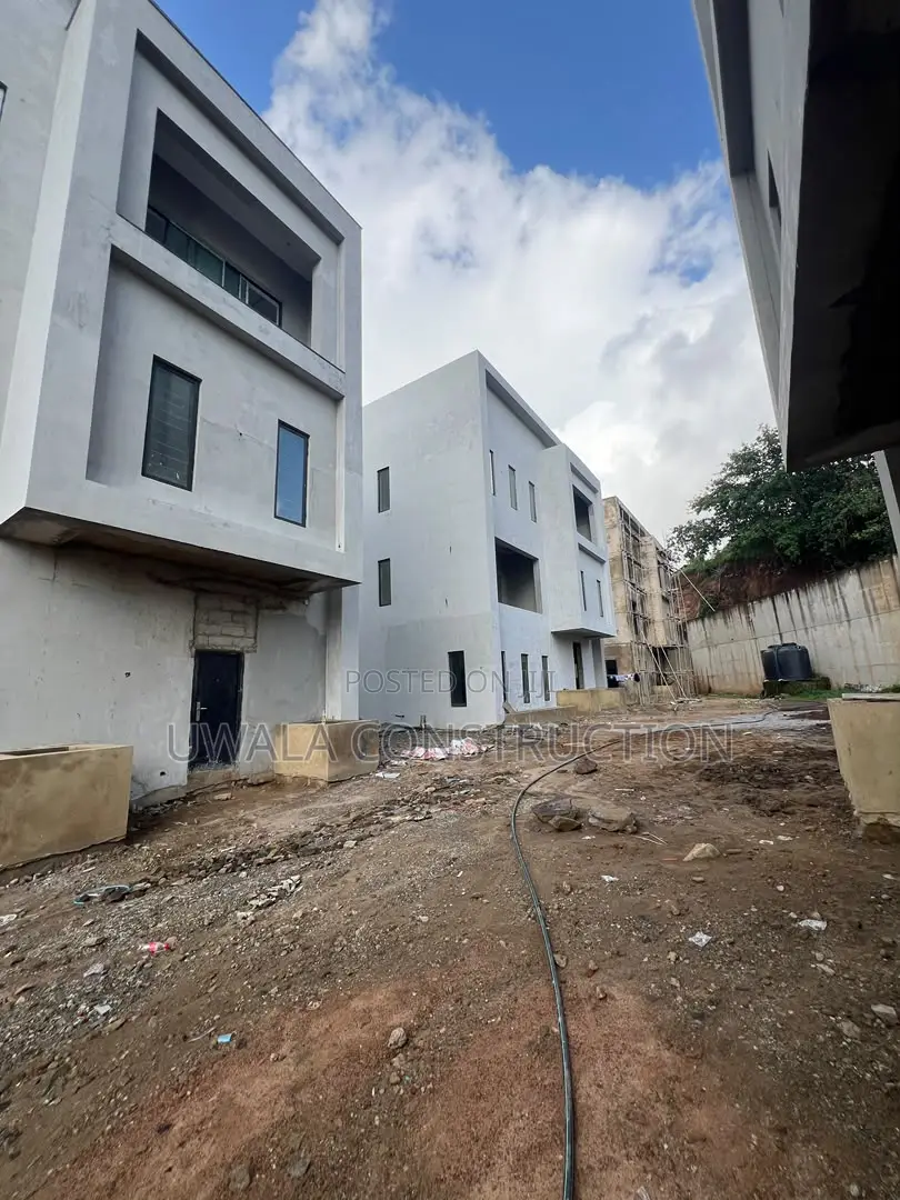 6bdrm Duplex in Guzape District for sale