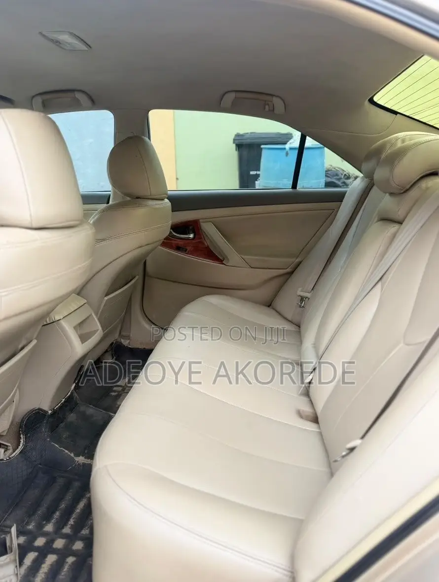 Toyota Camry XLE 4dr Sedan (2.4L 4cyl 5A) 2009 Gold