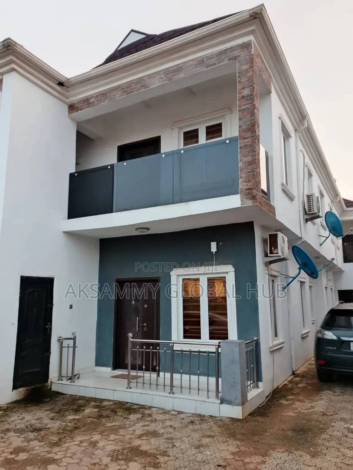 8bdrm Block of Flats in Bodija, Ibadan for sale