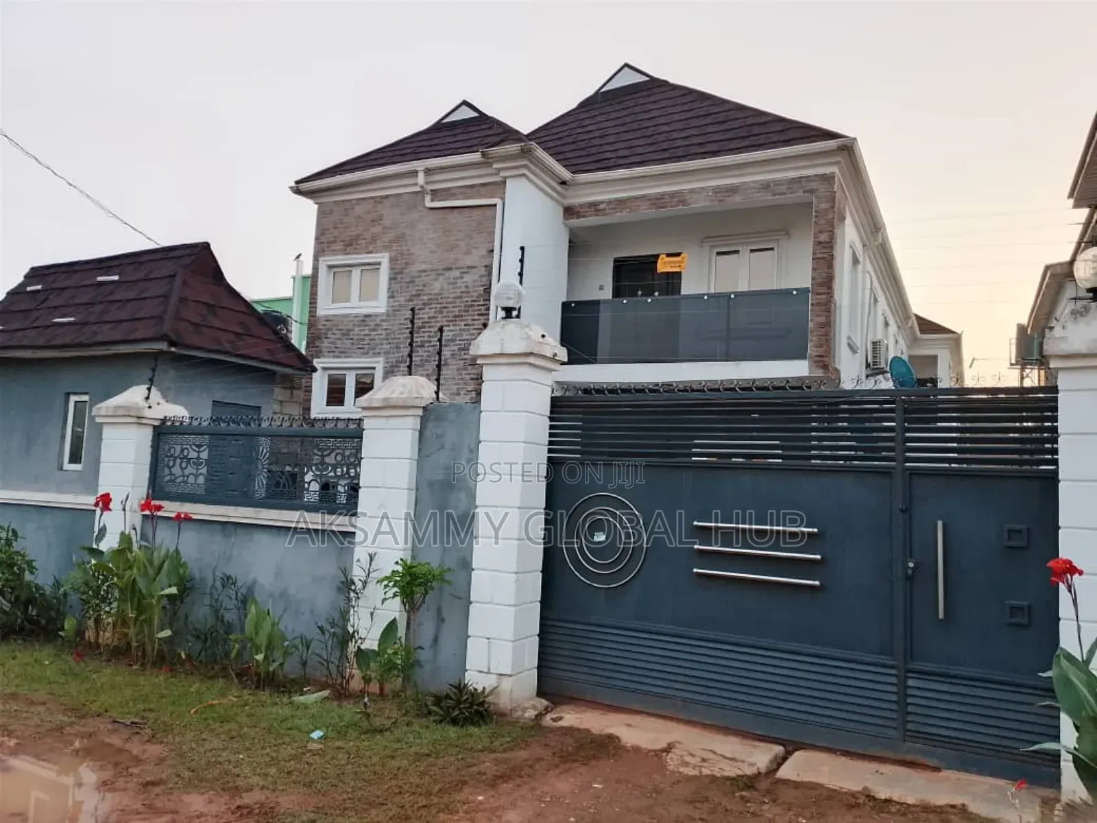 8bdrm Block of Flats in Bodija, Ibadan for sale