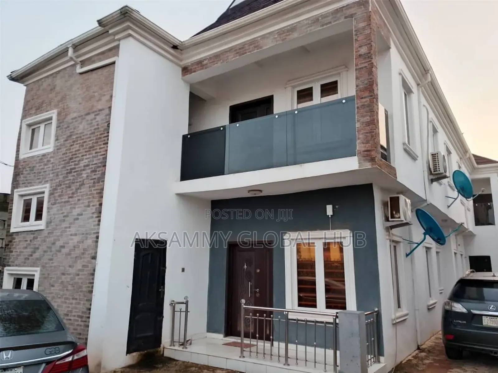 8bdrm Block of Flats in Bodija, Ibadan for sale