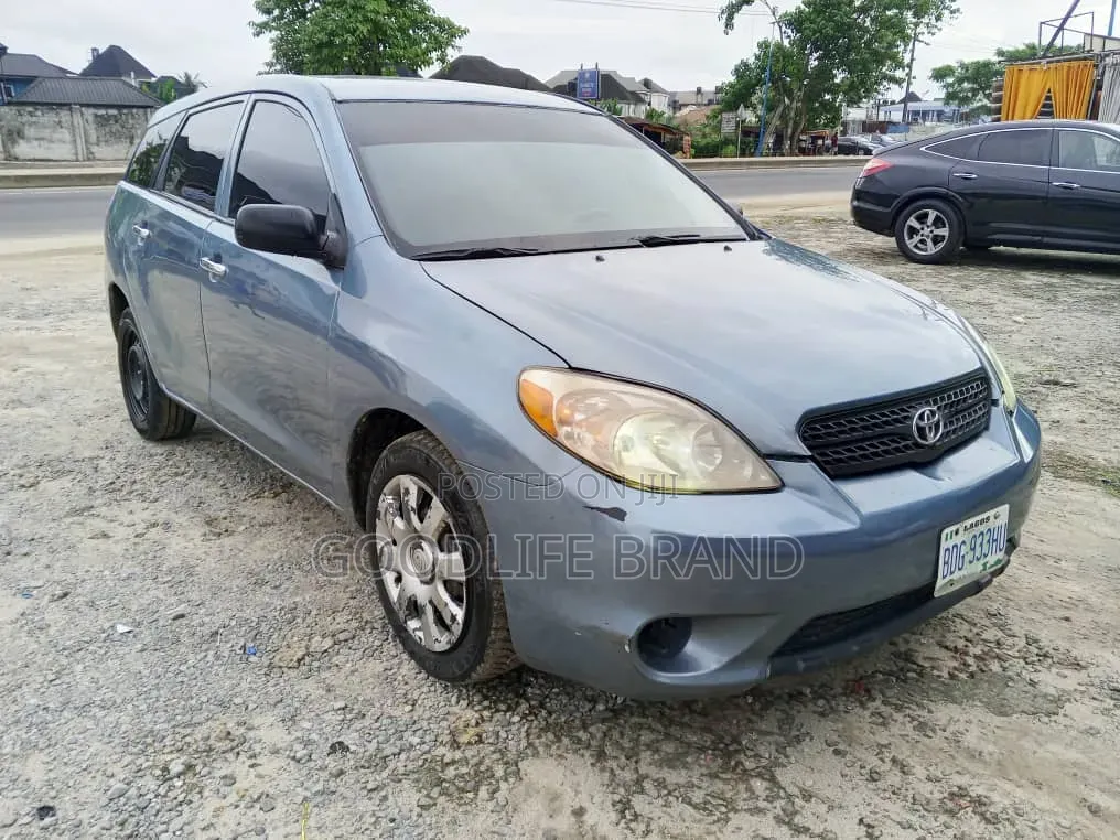 Toyota Matrix Hatchback FWD (1.8L 4cyl 5M) 2006 Blue