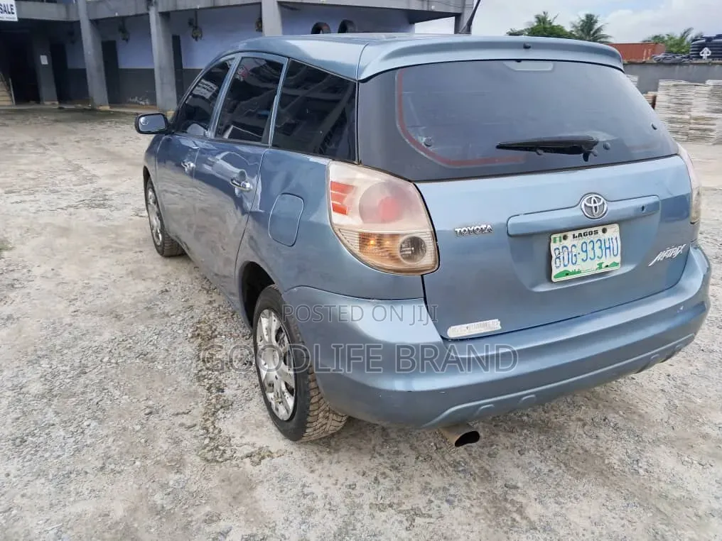 Toyota Matrix Hatchback FWD (1.8L 4cyl 5M) 2006 Blue