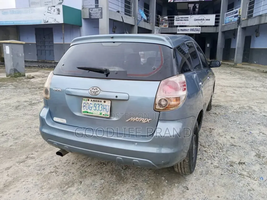 Toyota Matrix Hatchback FWD (1.8L 4cyl 5M) 2006 Blue
