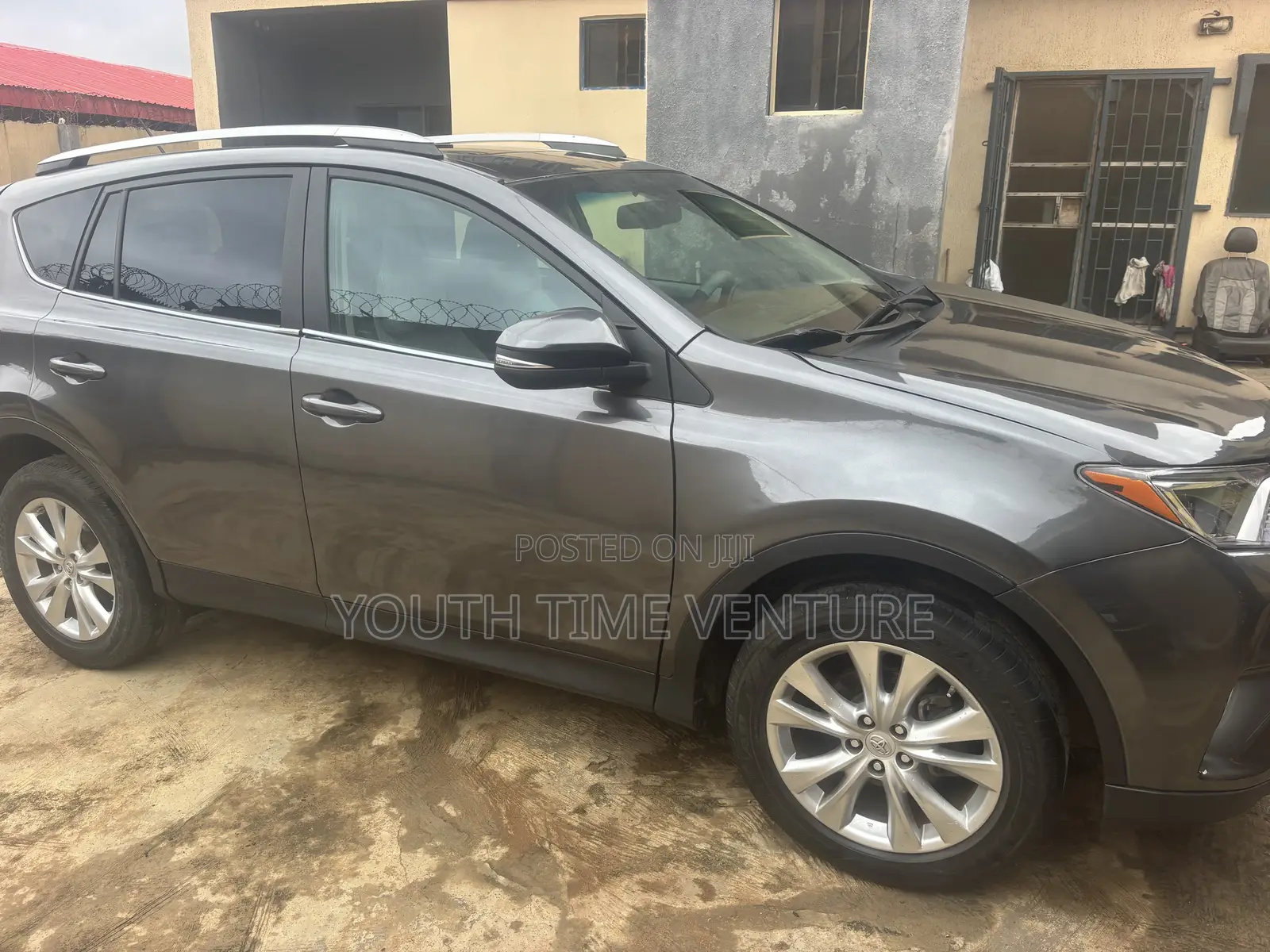 Toyota RAV4 XLE 4dr SUV (2.5L 4cyl 6A) 2014 Gray