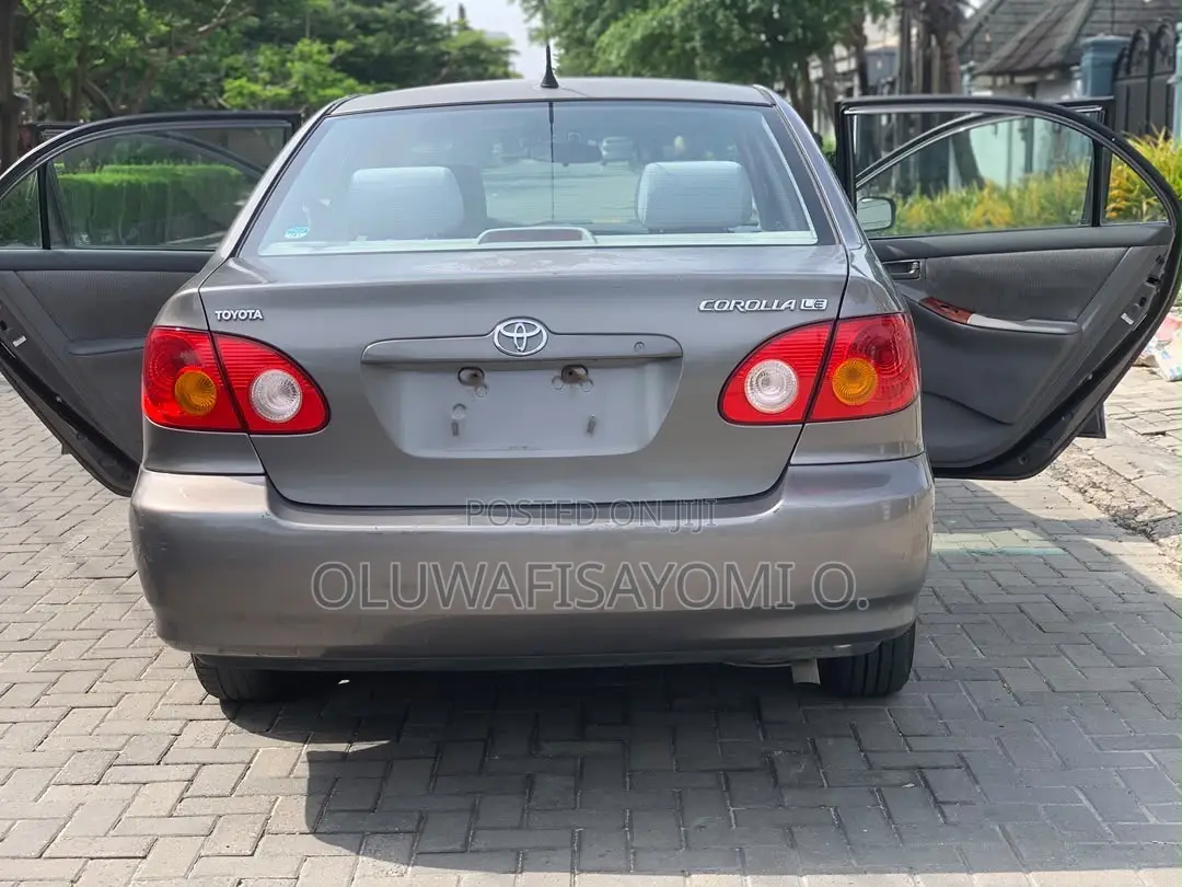 Toyota Corolla LE 2004 Gray
