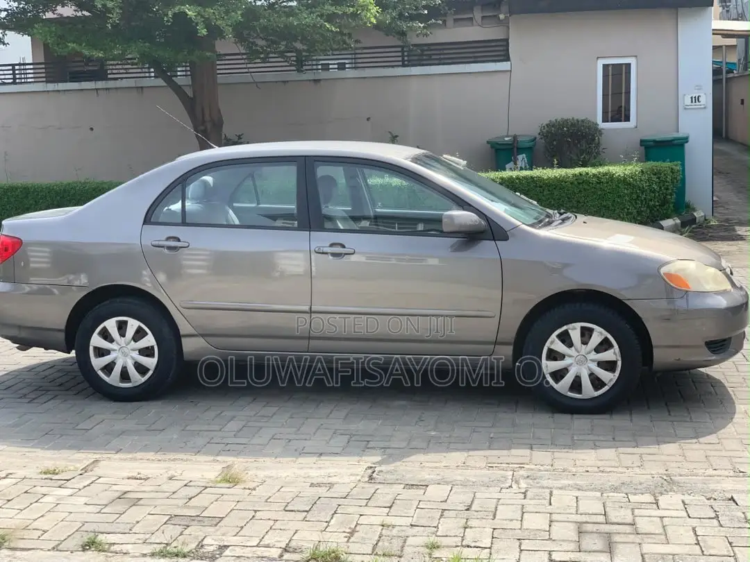 Toyota Corolla LE 2004 Gray