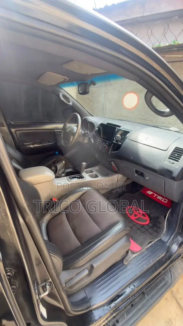 Toyota Hilux 2009 Black