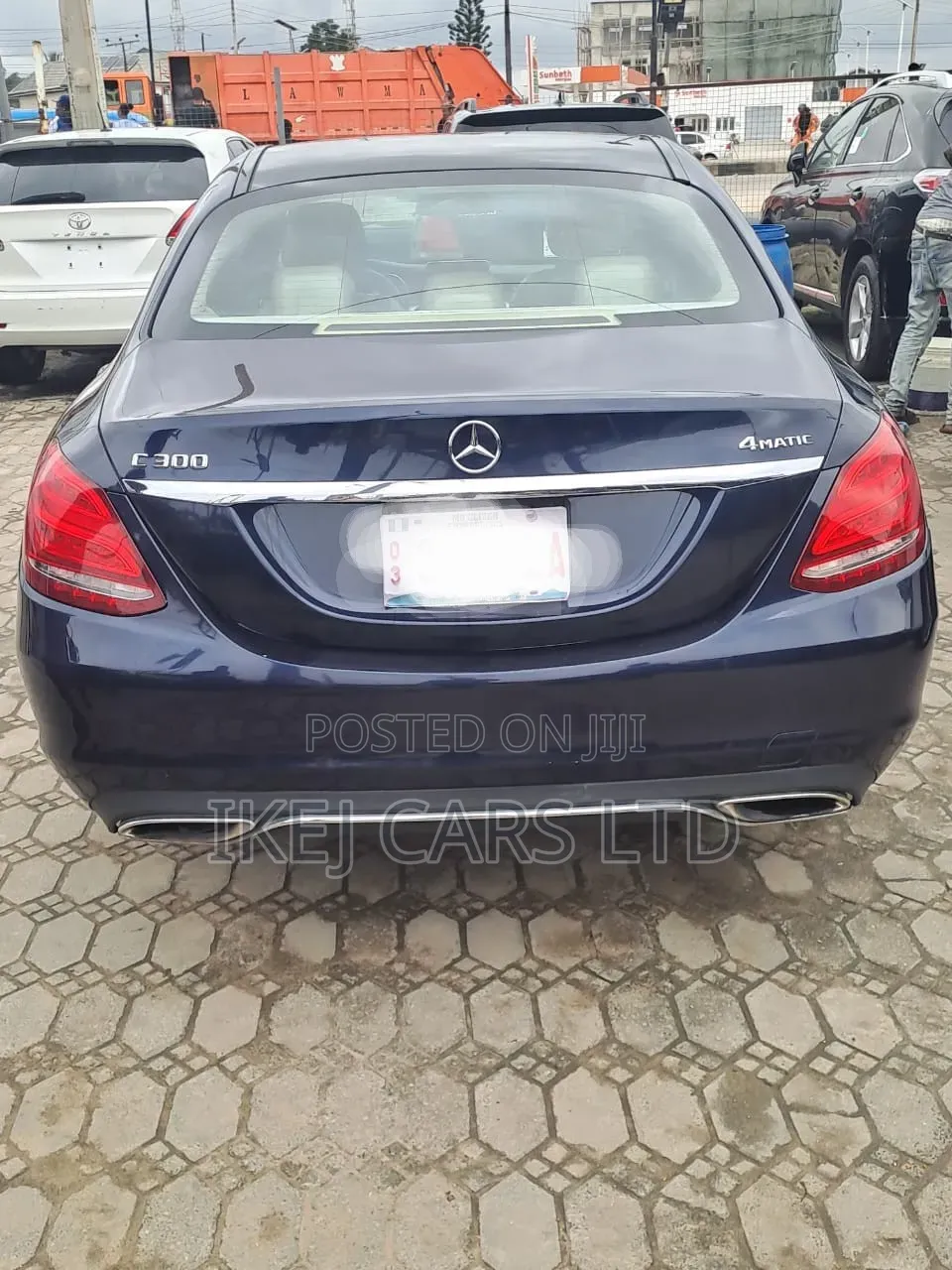 Mercedes-Benz C300 2016 Blue