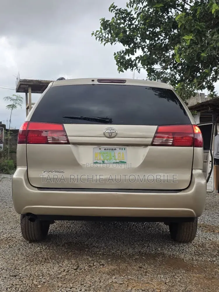 Toyota Sienna 2006 Gold