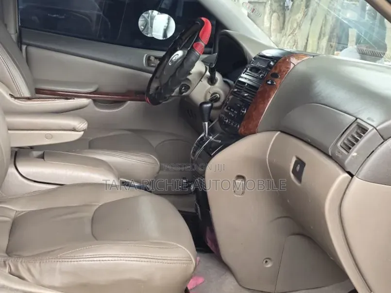 Toyota Sienna 2006 Gold