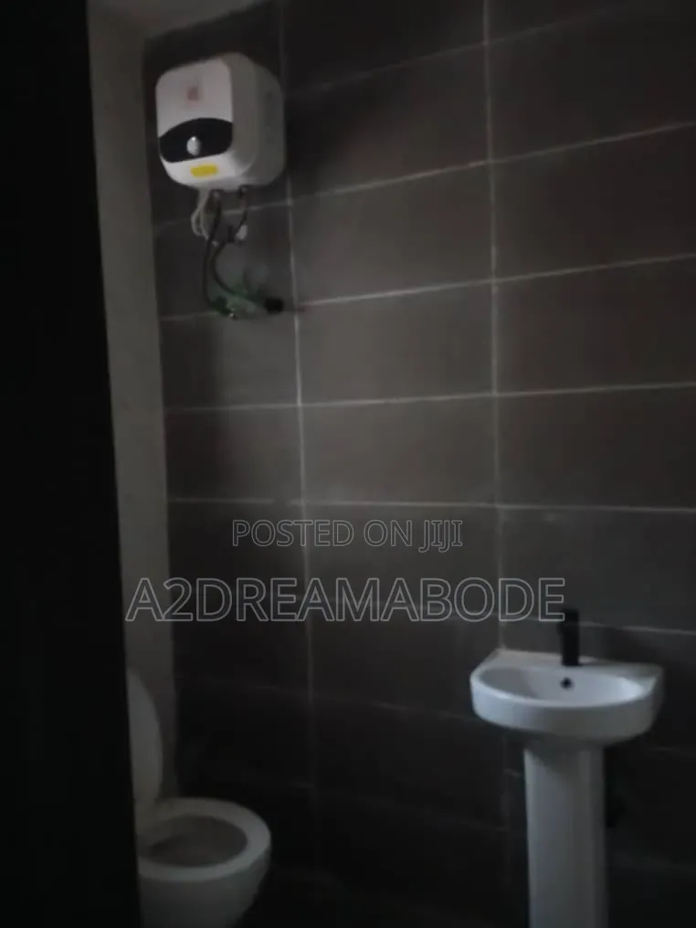 3bdrm Apartment in Gbagada for rent