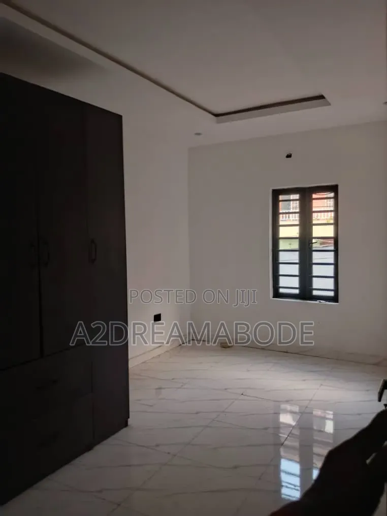 3bdrm Apartment in Gbagada for rent