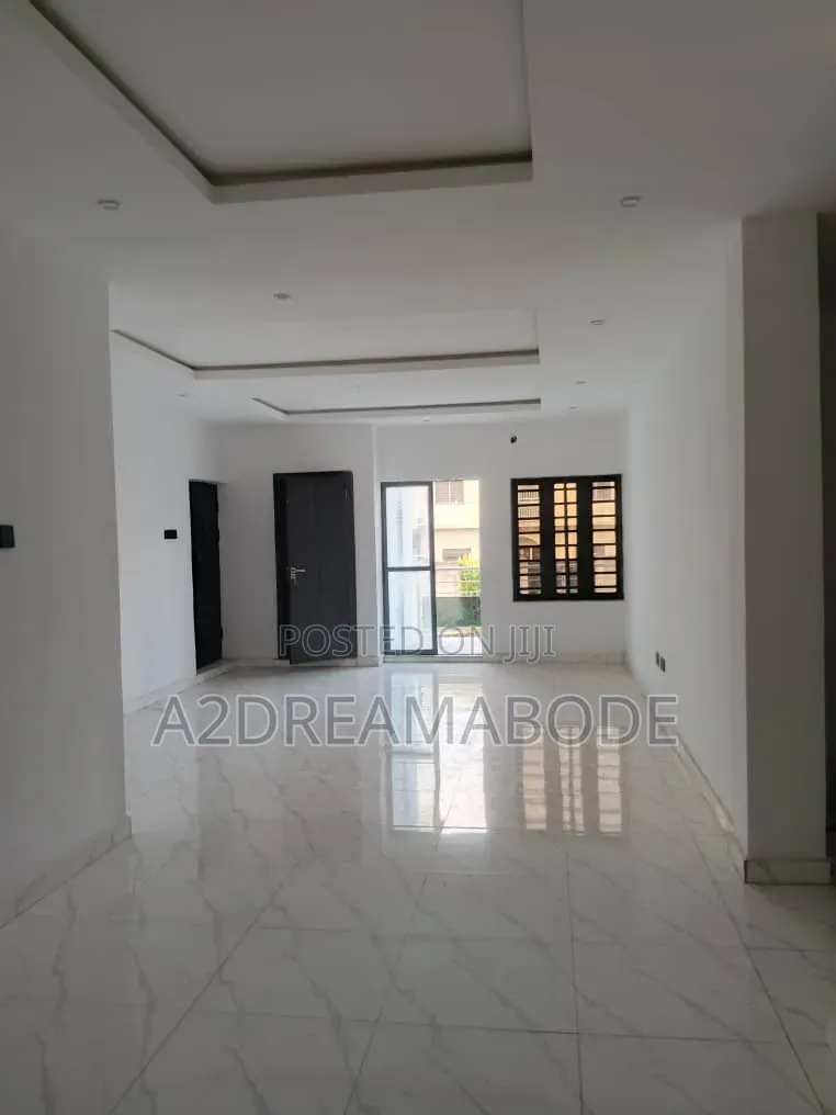 3bdrm Apartment in Gbagada for rent