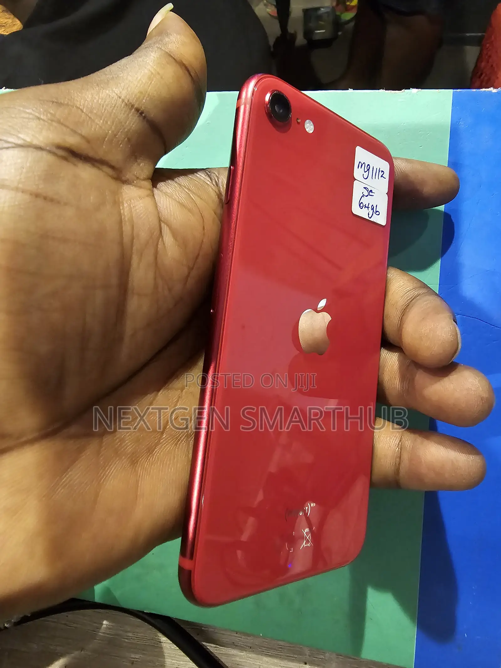 Apple iPhone SE (2022) 64 GB Red