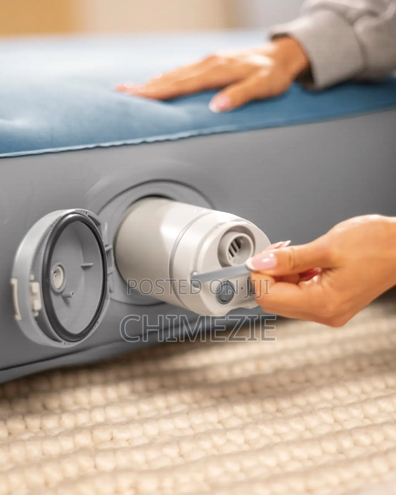 10in 5 X 6 Queen Dura-Beam Downy Air Mattress W/T Rechargeable Pump