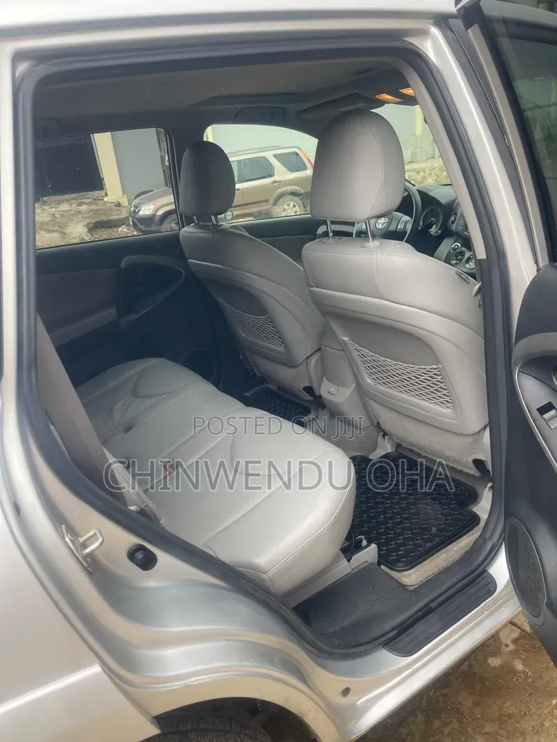 Toyota RAV4 2010 Silver