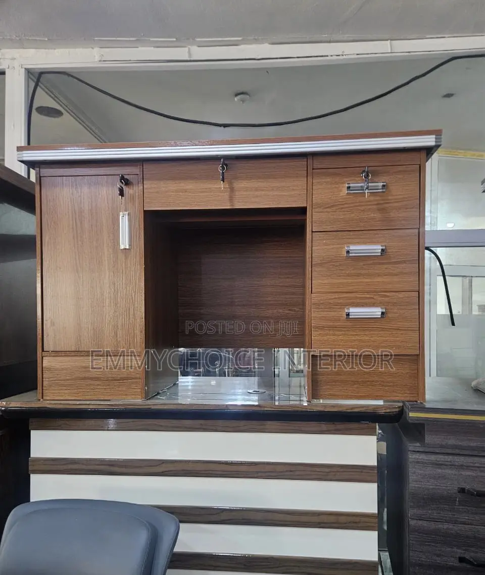 Standard Executive Office Desk With Lockable Drawers Cupboard