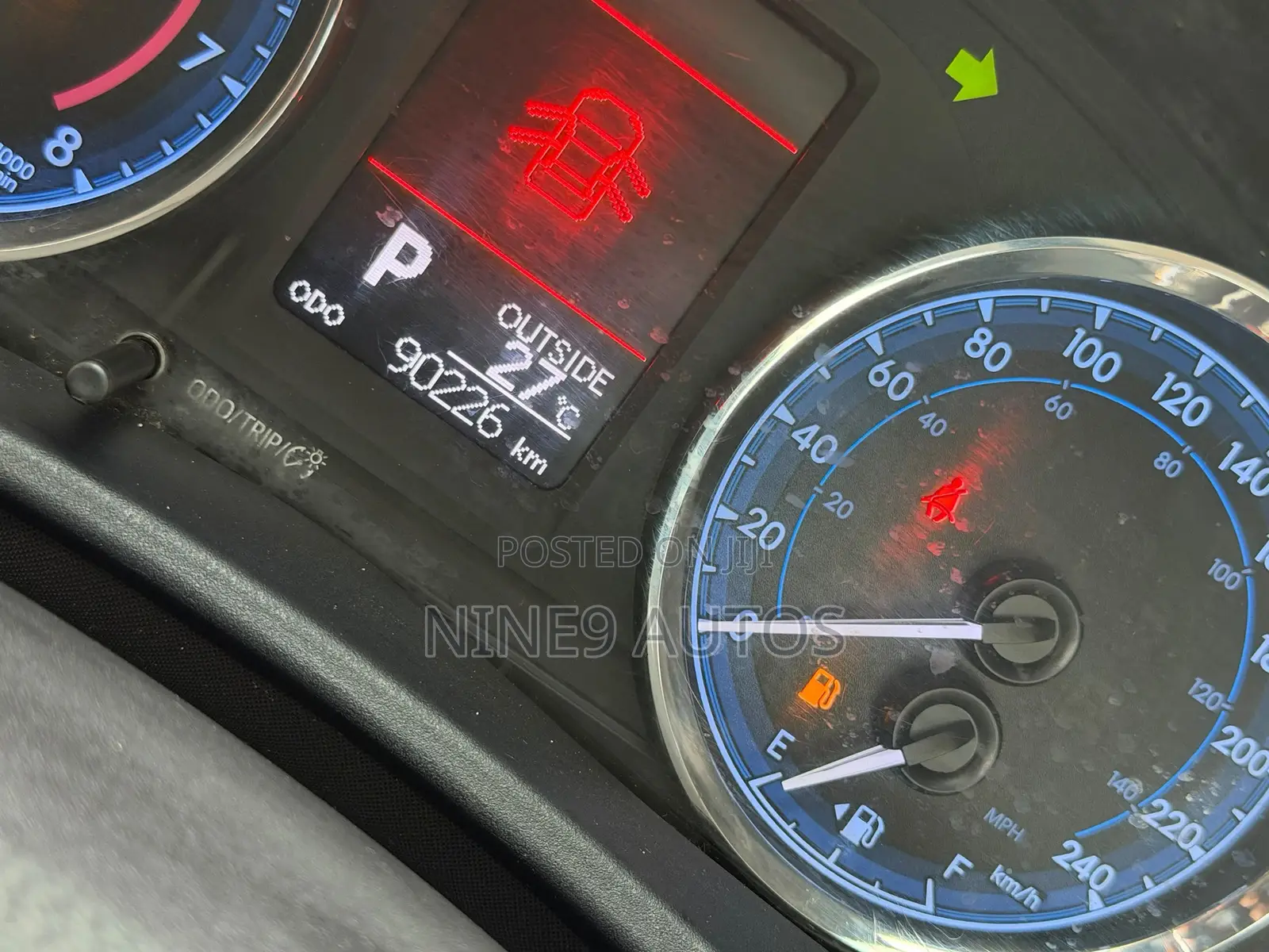 Toyota Corolla LE (1.8L 4cyl 2A) 2018 Brown