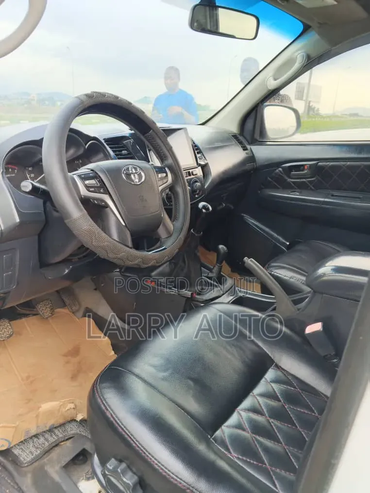 Toyota Hilux 2015 White