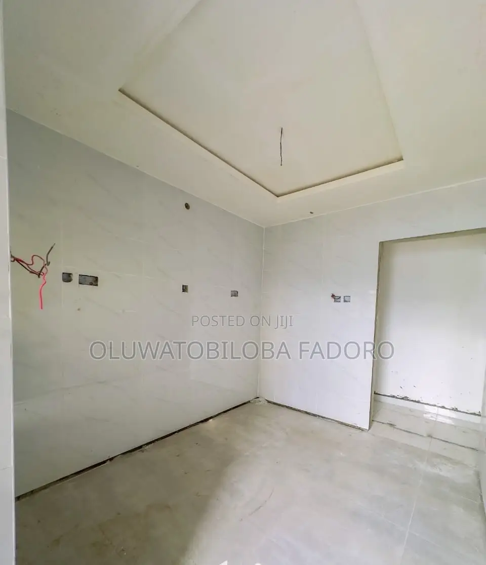 3bdrm Apartment in Iseri Olofin for sale