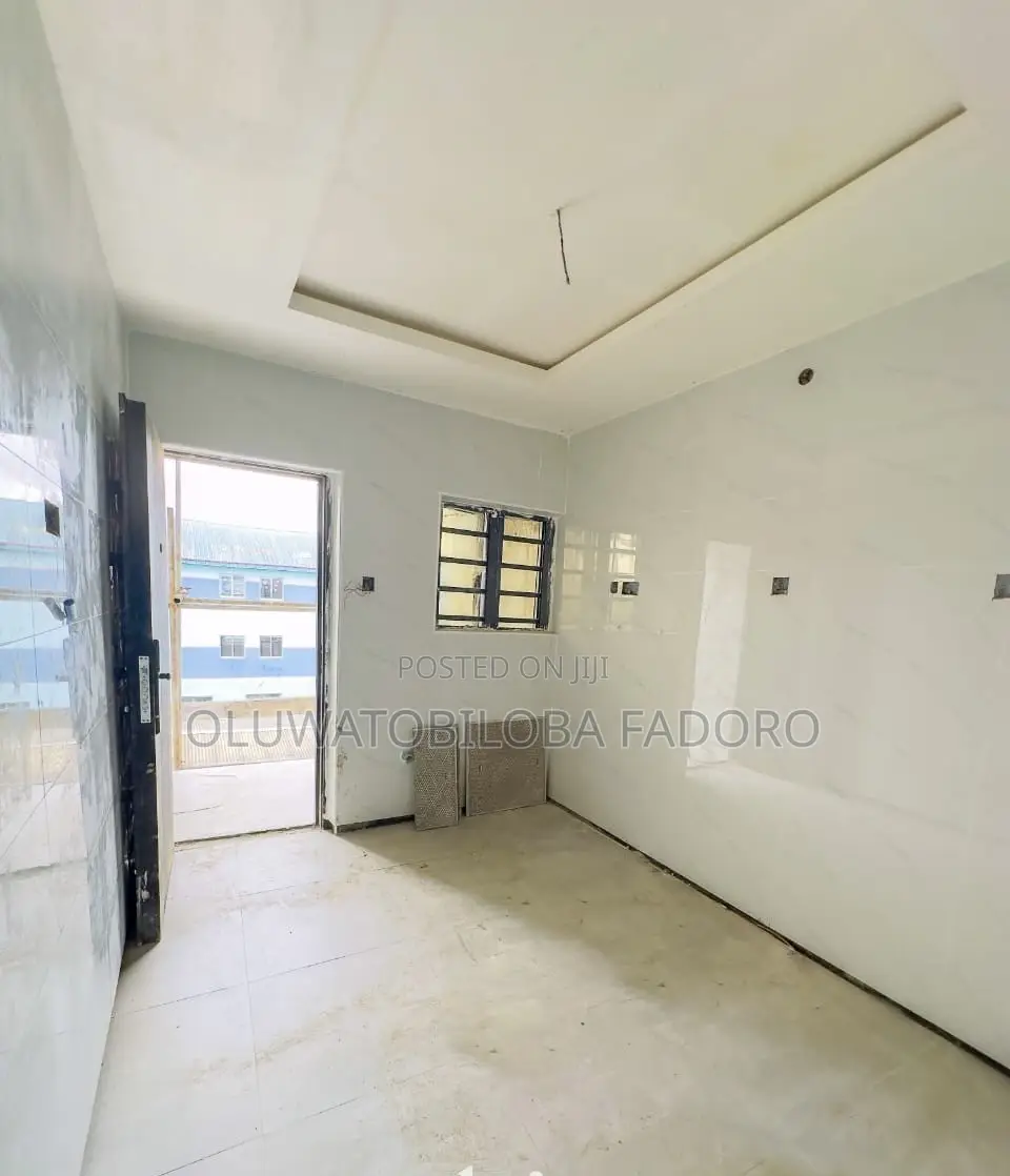 3bdrm Apartment in Iseri Olofin for sale