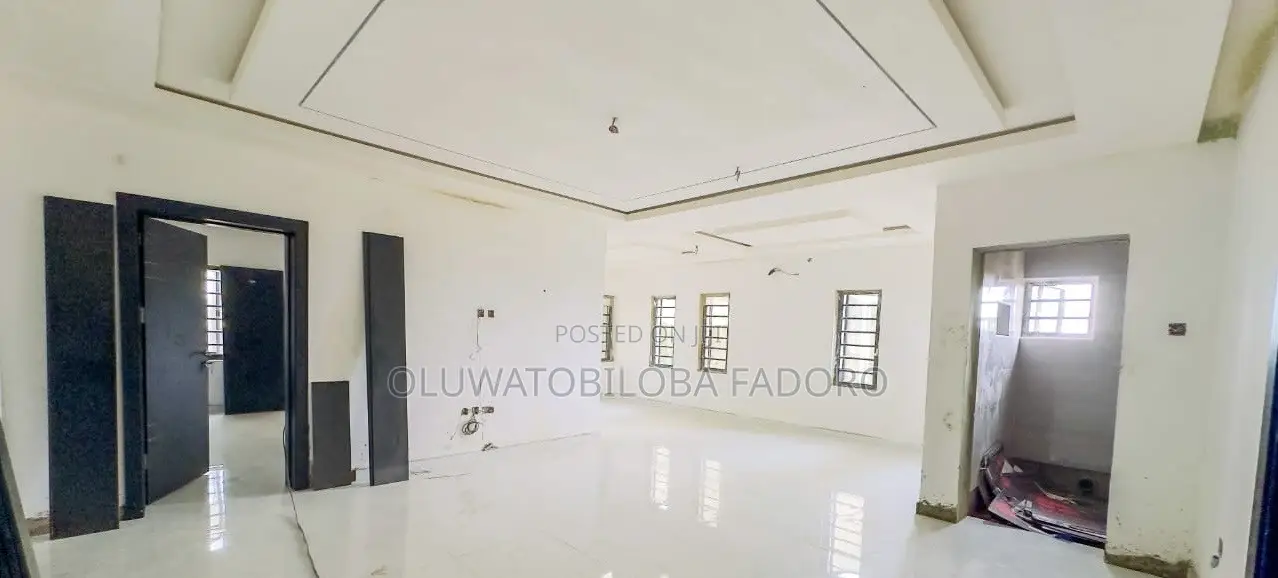 3bdrm Apartment in Iseri Olofin for sale