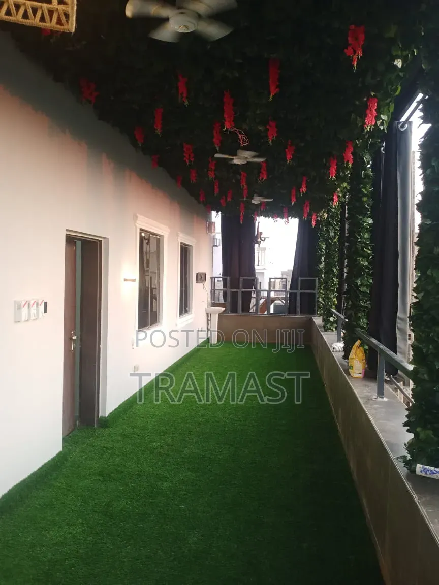 Artificial Grass and Wall Mat Roof Decor
