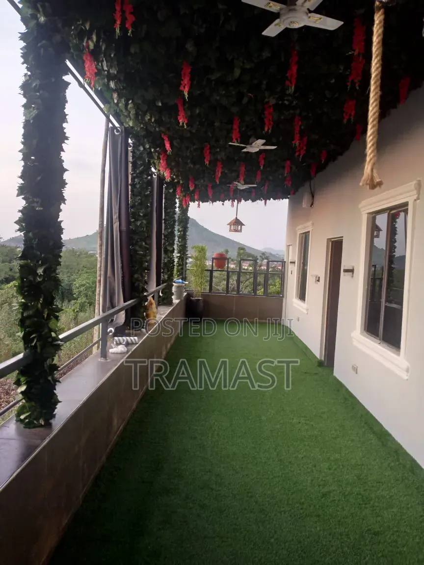 Artificial Grass and Wall Mat Roof Decor