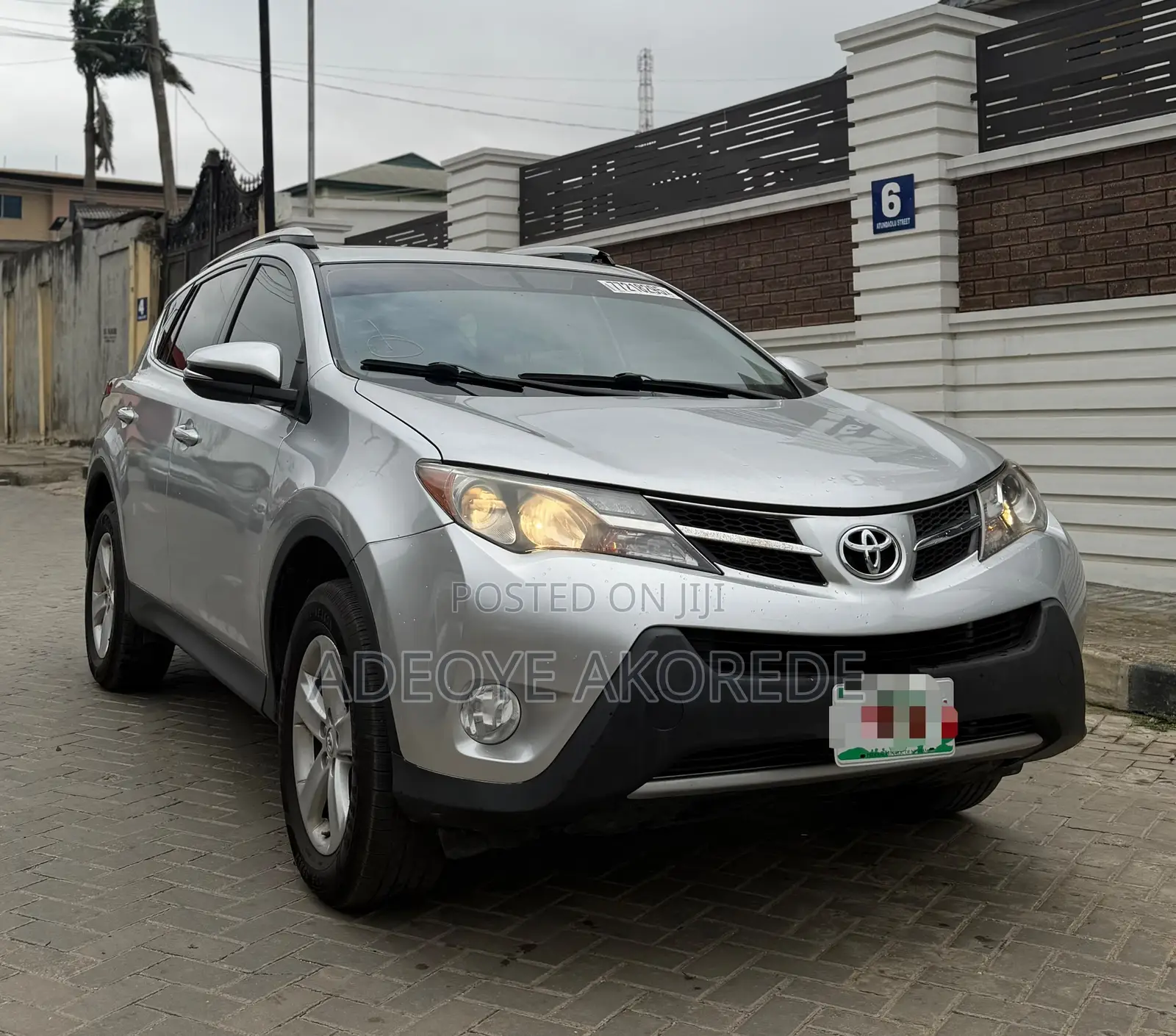 Toyota RAV4 XLE 4dr SUV AWD (2.5L 4cyl 6A) 2014 Silver