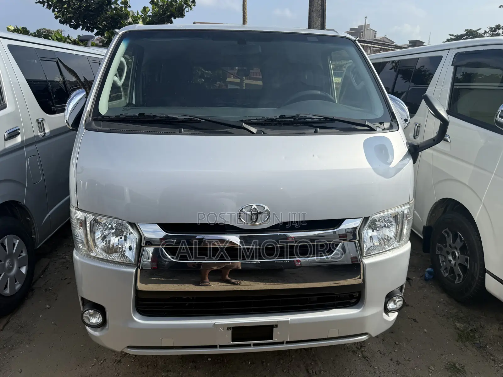 Toyota HiAce 2015 Silver