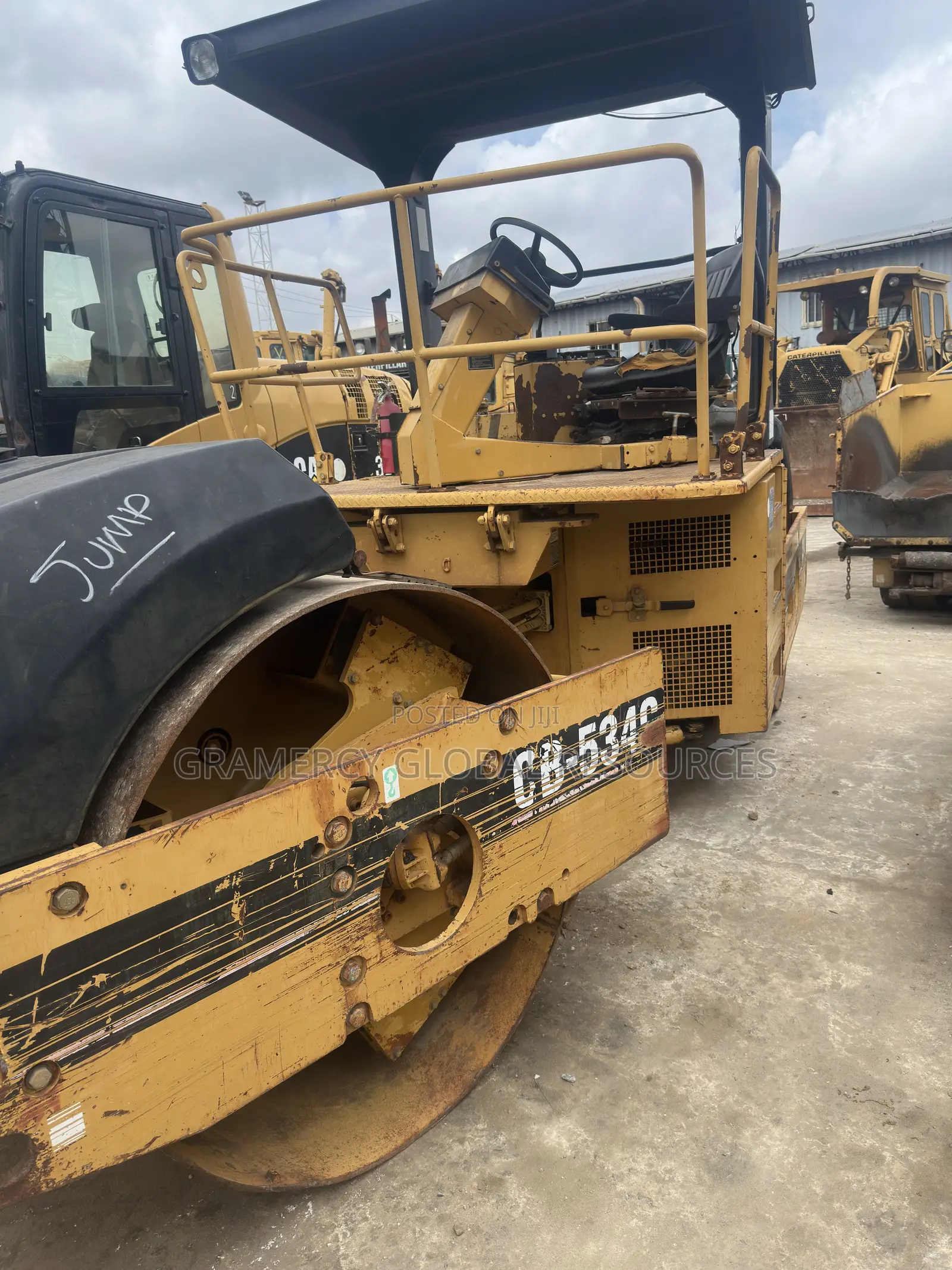 Foreign Used CAT Caterpillar Vibratory Roller for Sale