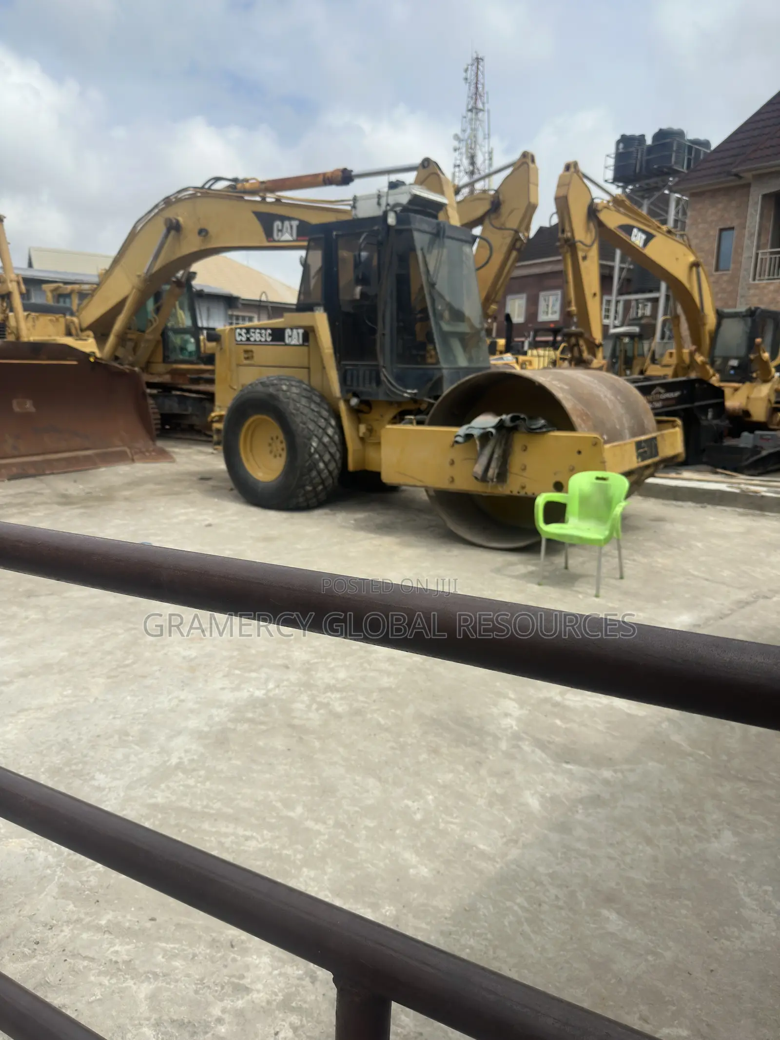 Foreign Used CAT Caterpillar Vibratory Roller for Sale