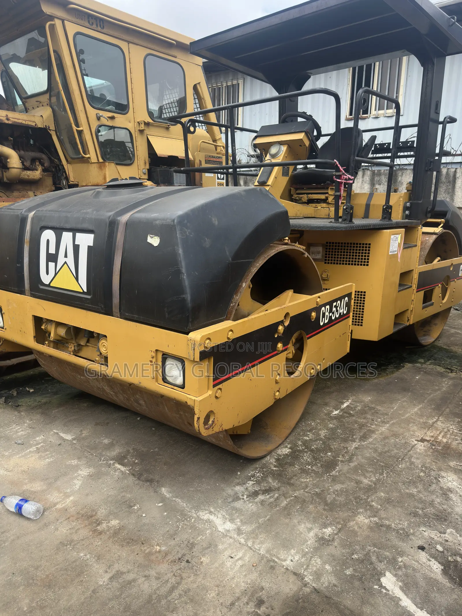 Foreign Used CAT Caterpillar Vibratory Roller for Sale