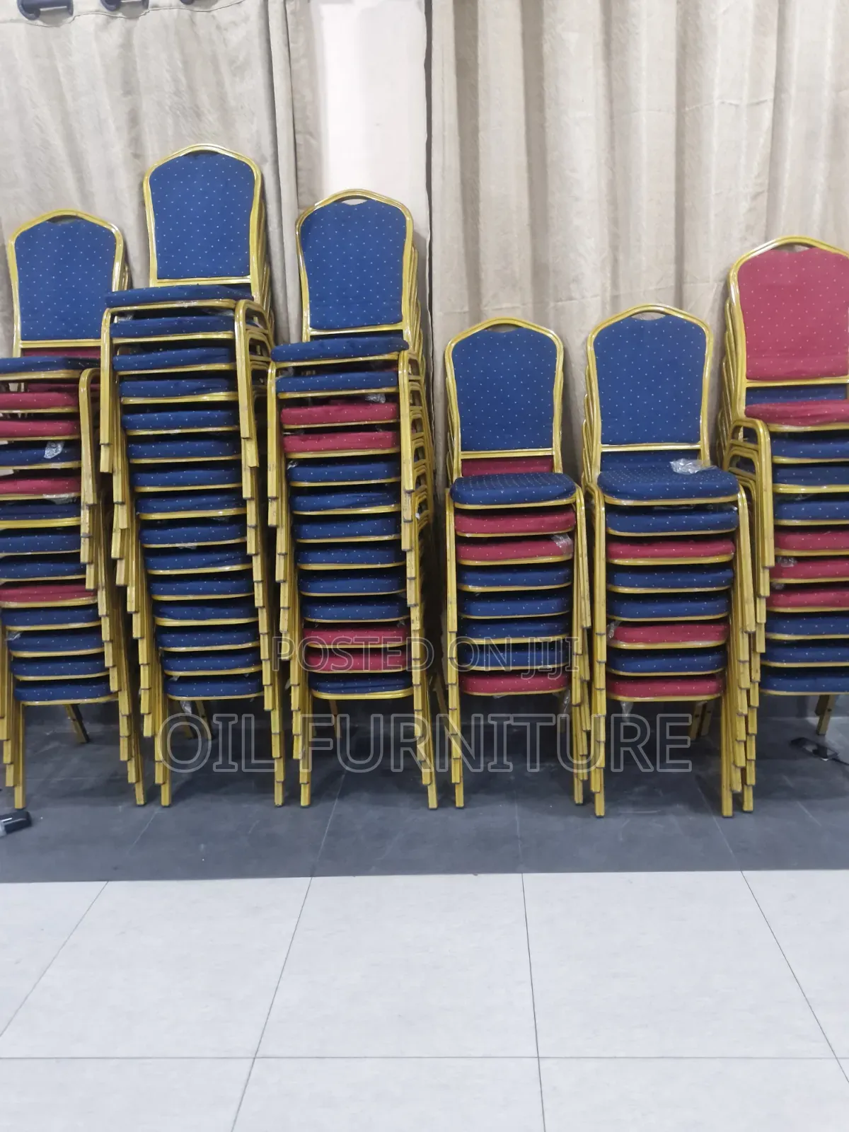​Durable Gold Metal Frame Banquet Chairs With Padded Cushion
