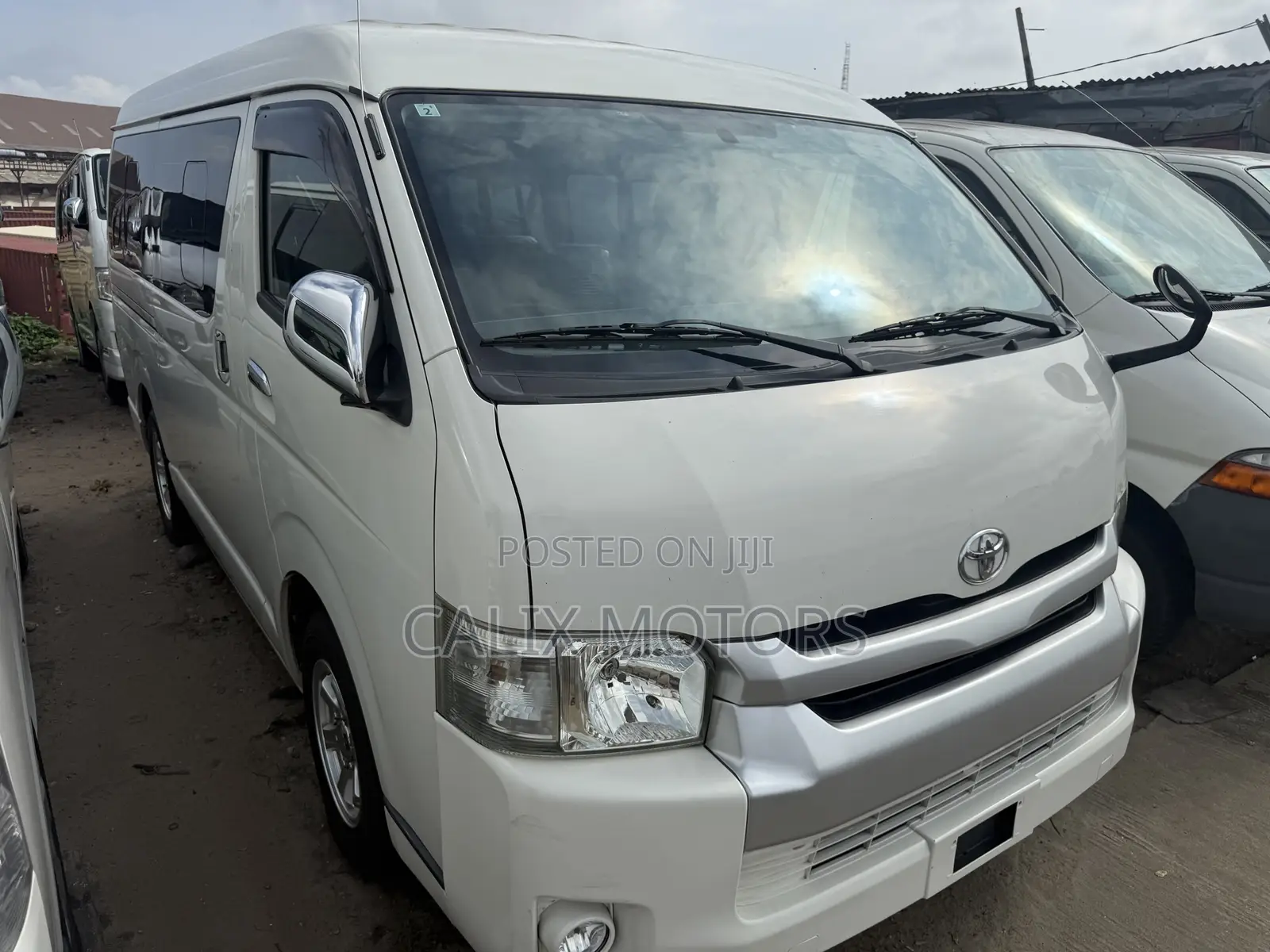 Toyota HiAce 2013 White