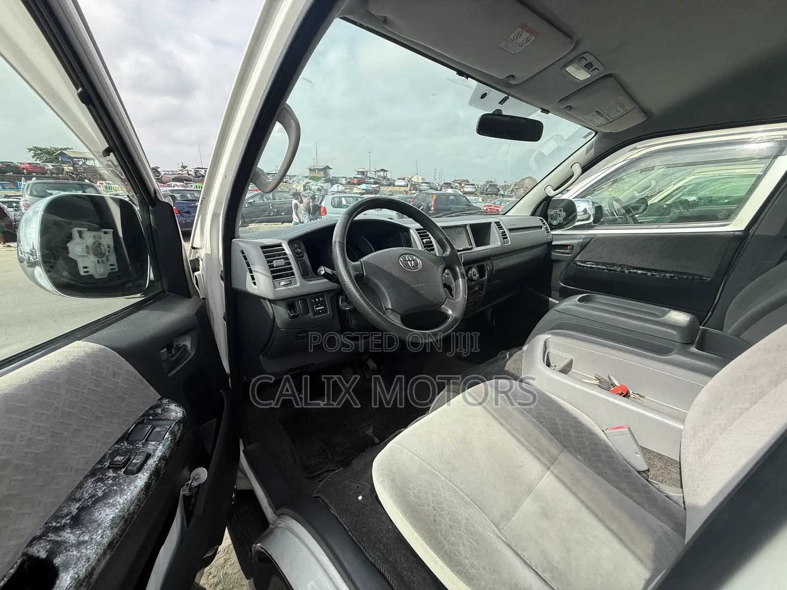 Toyota HiAce 2013 White