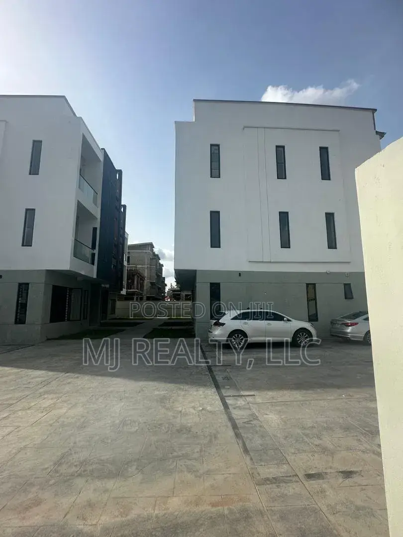 4bdrm Townhouse/Terrace in Ikeja for sale