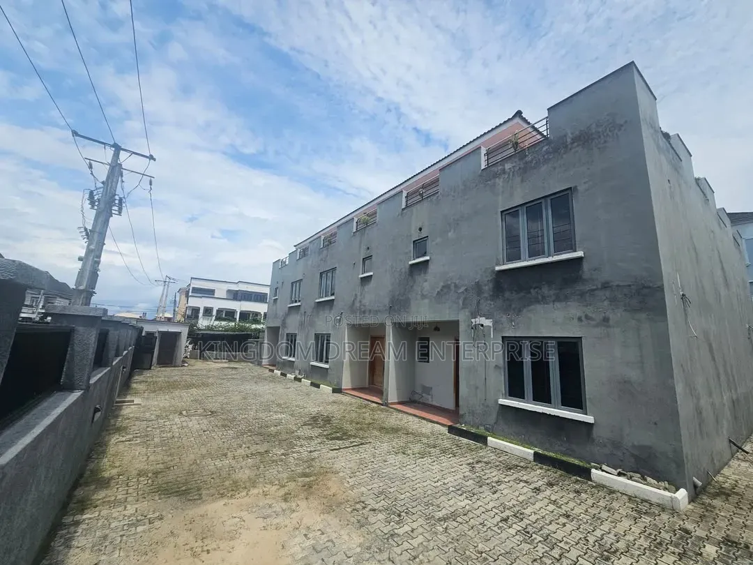 3bdrm Townhouse / Terrace in Bera Estate Chevron for rent
