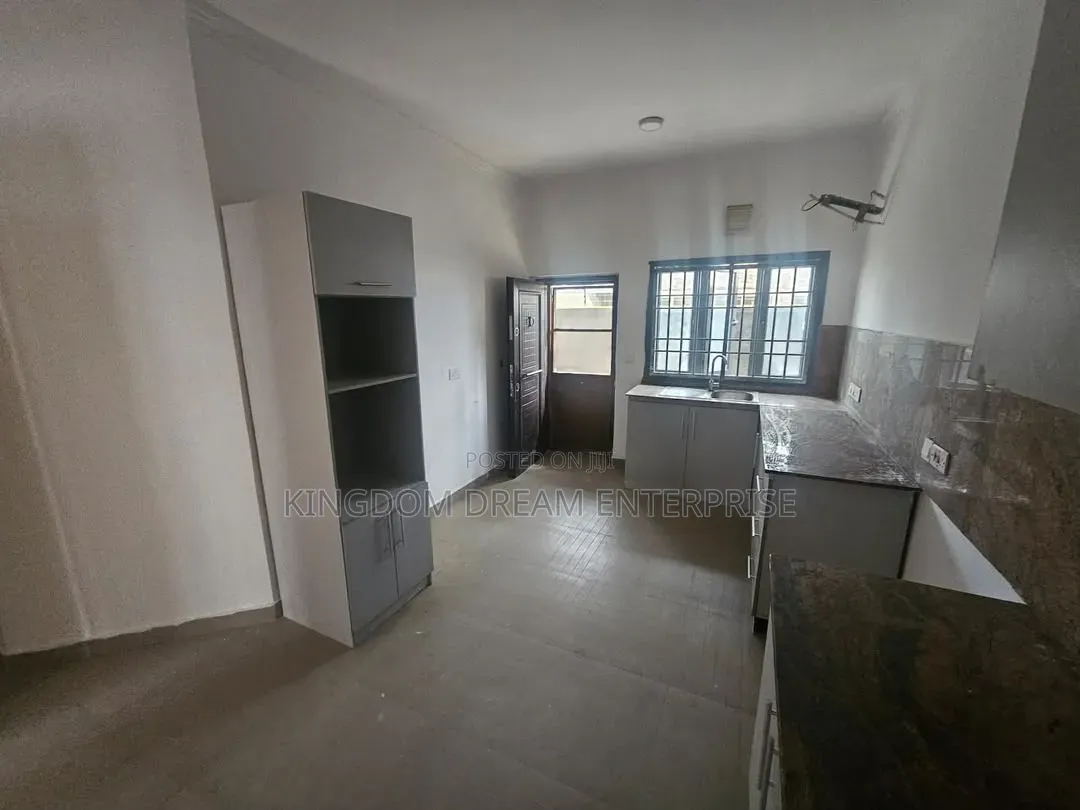 3bdrm Townhouse / Terrace in Bera Estate Chevron for rent