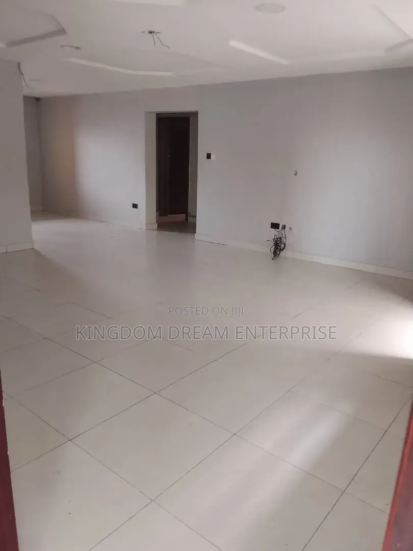 3bdrm Townhouse / Terrace in Bera Estate Chevron for rent