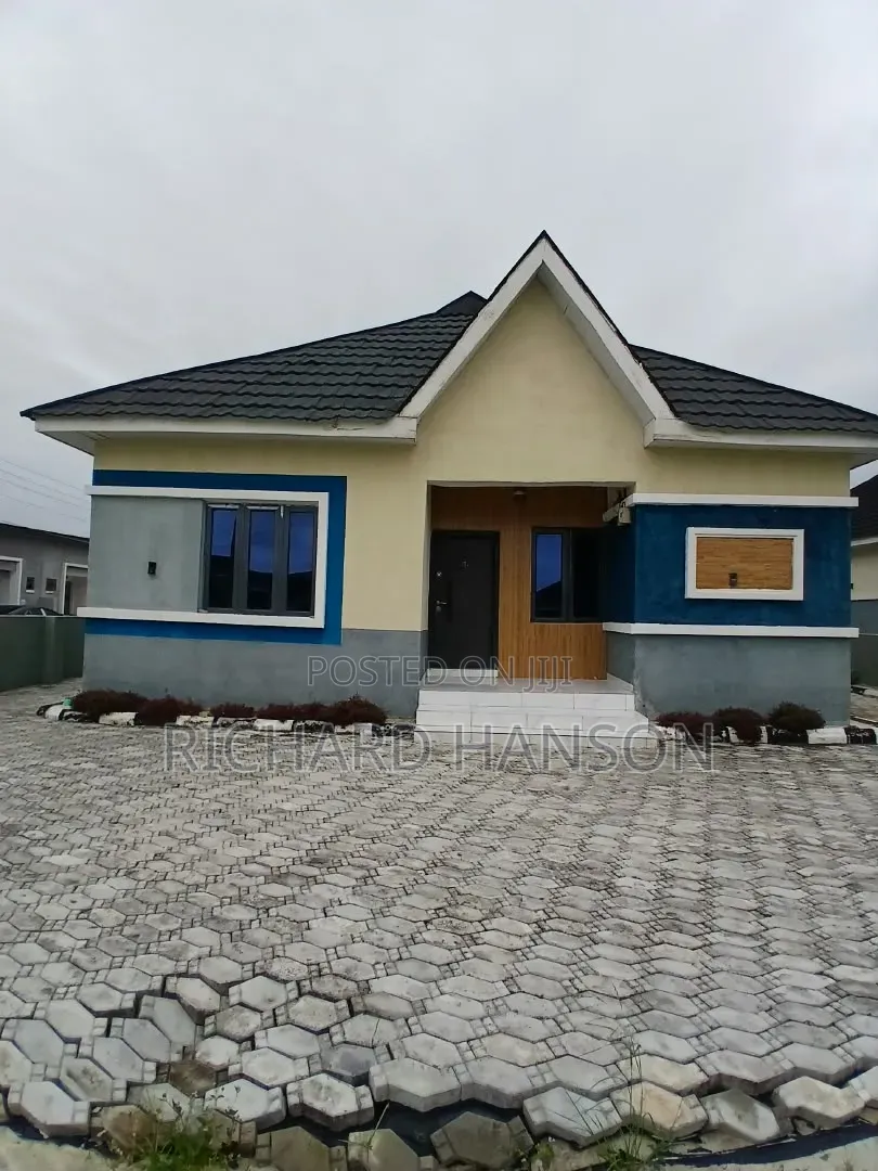 3bdrm Bungalow in Peak, Awoyaya for sale